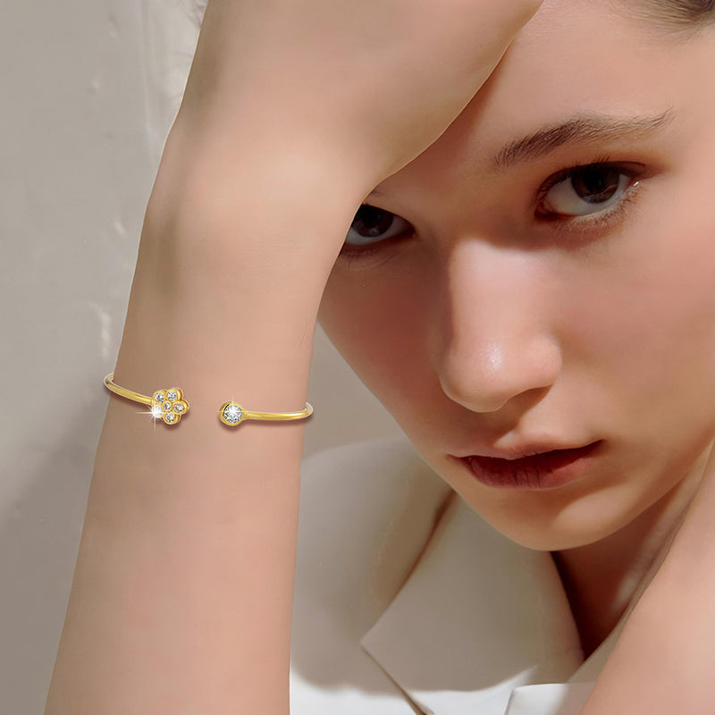 The whole body S925 sterling silver small flower bracelet is high-end, elegant and versatile, and the INS style bracelet is adjustable