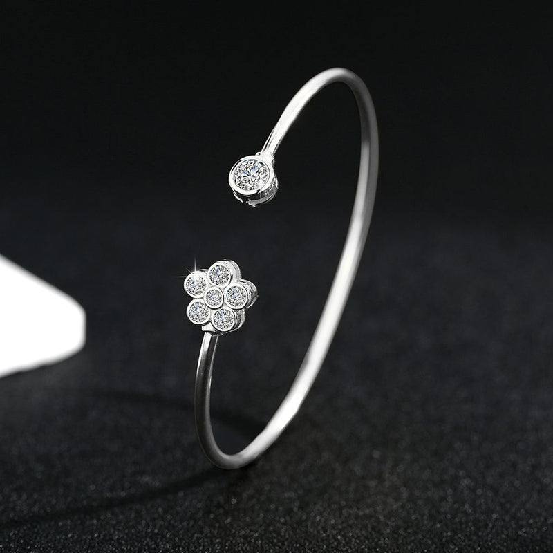 The whole body S925 sterling silver small flower bracelet is high-end, elegant and versatile, and the INS style bracelet is adjustable