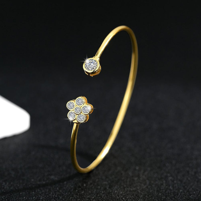 The whole body S925 sterling silver small flower bracelet is high-end, elegant and versatile, and the INS style bracelet is adjustable