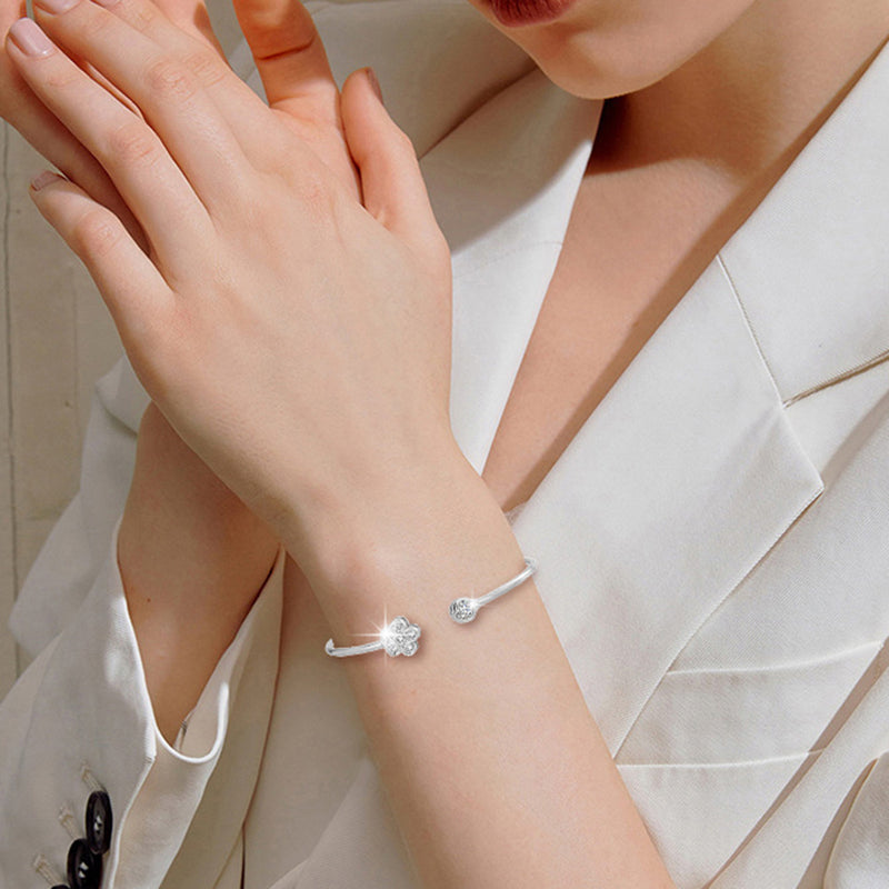 The whole body S925 sterling silver small flower bracelet is high-end, elegant and versatile, and the INS style bracelet is adjustable